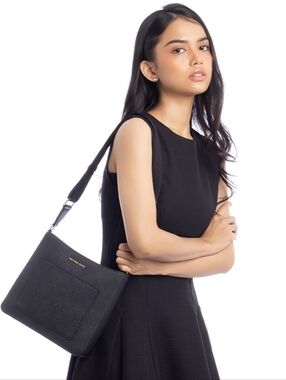 MICHAEL KORS Dark Chambray Messenger Swingpack Crossbody